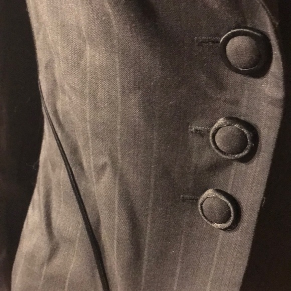 LOUIS VERDAD sz 6 & 8 skirt suit pinstripe shaped - Picture 2 of 7